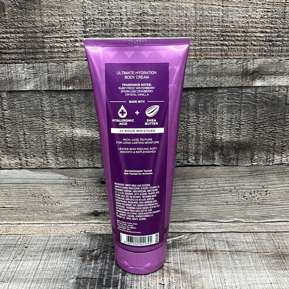 Bath and body works lotion cream 

Winterberry wonder 8oz - Picture 2 of 2